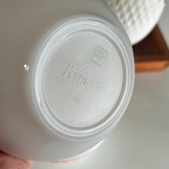 Vintage Termocrisa Red Gingham Tulip Milk Glass Cereal Soup Nut Bowl - Picture 5 of 5